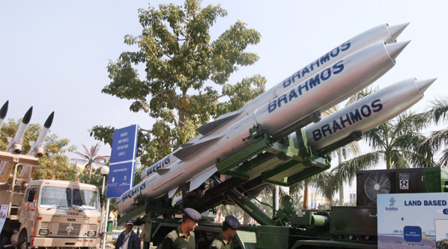 ভারতের ‘ব্রহ্মস’ ক্ষেপণাস্ত্রের মজুতাগারে হামলার দাবি পাকিস্তানের